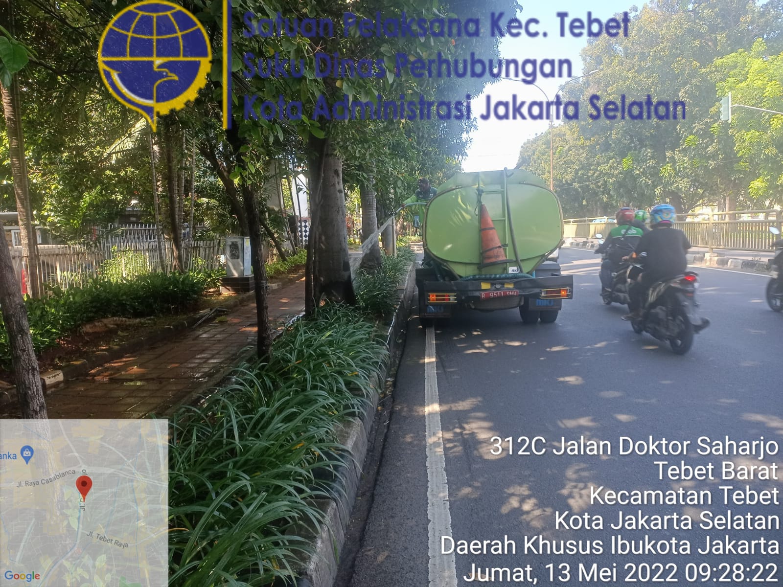 Penyiraman Tamaman di Jalan Dr Saharjo (Sebrang Balai Sudirman) Wilayah Tebet Jakarta Selatan